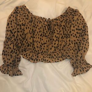 Leopard off the shoulder crop